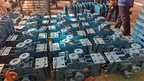 卡轨车副压绳轮组