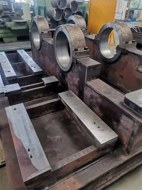 卡轨车主机底架加工